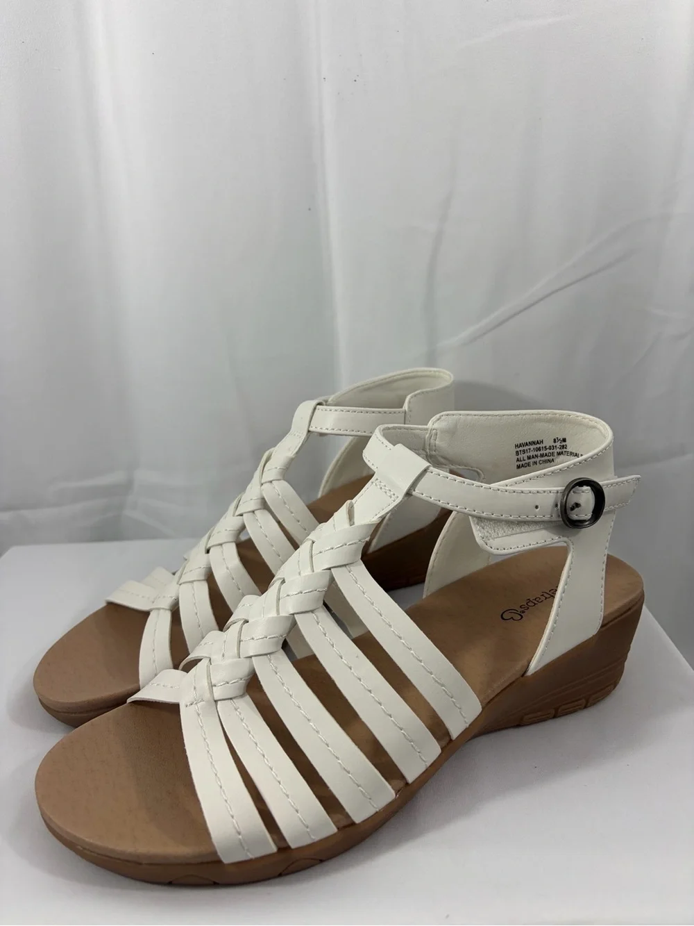 NWT BareTraps Women’s Size 8.5 White Strappy Gladiator Sandals